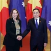 El presidente de la Asamblea Nacional, Tran Thanh Man (derecha), recibe a la presidenta del Senado australiano, Sue Lines. (Foto: VNA)