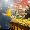 Se realiza paga sin efectivo en el mercado de Ha Long 2.