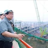 El primer ministro Pham Minh Chinh inspecciona la construcción del proyecto del aeropuerto internacional de Long Thanh en la provincia de Dong Nai. (Foto: VNA)