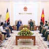Le général de corps d’armée Hoang Xuân Chiên, vice-ministre de la Défense, reçoit André Flahaut, député de la Chambre des représentants, ministre d'État de Belgique. Photo: VNA