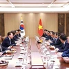 Le Premier ministre Pham Minh Chinh rencontre le président sud-coréen, Yoon Suk Yeol. Photo: VNA