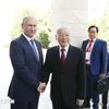 Le président russe Vladilir Poutine accueille le secrétaire général du Parti Nguyên Phu Trong, en septembre 2018. Photo: VNA