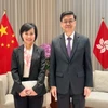 La consule générale du Vietnam à Hong Kong et à Ma Cao (Chine), Lê Duc Hanh, et le chef de l'exécutif de la région administrative spéciale de Hong Kong (Chine), Lee Ka-chiu. Photo: VNA