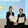 Le fournisseur sud-coréen de services informatiques SK C&C signe un protocole d'accord avec FPT IS, membre du groupe vietnamien FPT, pour coopérer à l'expansion des critères ESG (Critères environnementaux, sociaux et de gouvernance) dans les entreprises. Photo: VNA