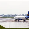 Suspension temporaire à partir du matin du 27 octobre des opérations dans 4 aéroports en raison du typhon Trami. Photo: VNA