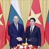 Les deux présidents vietnamien Luong Cuong (droite) et bulgare Rumen Radev. Photo: VNA