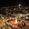 游客在拿麆村参加篝火晚会。图自越通社