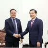 Deputy Prime Minister Le Minh Khai (R) and Lao Minister of Finance Santiphab Phomevihane. (Photo: VNA)