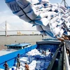 Handling rice exports at Sai Gon port (Photo: VNA)