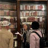 At the book exhibition area for visitors in the Library of Congress (Photo: VNA)