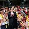 NA Chairman Tran Thanh Man and blood donors (Photo: VNA)