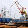 Loading goods for export at Hai Phong port (Photo: VNA)