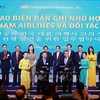 Prime Minister Pham Minh Chinh witnesses the signing of a memorandum of understanding between Vietnam Airlines and Korean partners. (Photo: VNA)