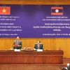 Vice Chairman of the Vietnamese National Assembly (NA) Nguyen Khac Dinh (standing) speaks at the event. (Photo: bienphong.com.vn)