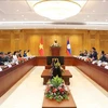 At the talks between Vice Chairman of the Vietnamese National Assembly Nguyen Khac Dinh his Lao counterpart Chaleun Yiapaoher in Viantiane on July 4 (Photo: VNA)