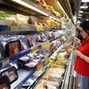 Shoppers at a supermarket in Hanoi (Photo: VNA)