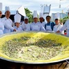 A giant "banh xeo" (Vietnamese fried pancake). Illustrative image (Photo: VNA)