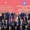 President To Lam (eighth from left, third row) and Cambodian alumni studying in Vietnam (Photo: VNA)