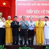 PM Pham Minh Chinh (sixth from left) meets with voters in Can Tho city. (Photo: VNA)