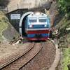 A train goes through the Hai Van Mountain Pass in Da Nang central city. (Photo: VNA)