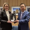 Vietnamese Ambassador to Australia Pham Hung Tam (right) and Premier of Australia's Victoria state Jacinta Allan. (Photo: VNA)