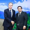 Prime Minister Pham Minh Chinh (R) receives US Secretary of State Antony Blinken in Hanoi on July 27 evening. (Photo: VNA)