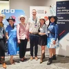 Vietnamese Trade Counsellor Tran Thu Quynh (second from left) poses for a photo with representatives of Alberta departments after a dialogue on Vietnamese agriculture. (Photo: VNA)