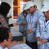 Workers complete procedures to go abroad. (Photo: VNA)