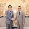 Chairman of the CPV Central Committee's Commission for External Relations Le Hoai Trung (R) and Chairman of the Policy Research Council of the Liberal Democratic Party (LDP) of Japan Tokai Kisaburo at their meeting on August 2 (Photo: VNA)