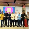 Vietnamese Ambassador to the US Nguyen Quoc Dung (fourth from left) with Ambassadors/ Charge d'Affaires of embassies of ASEAN countries in Washington D.C. (Photo: VNA)