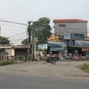 A railway crossing in the northern province of Nam Dinh. The Vietnam Railway Authority stated that this project involves the construction of overpasses and underpasses in combination with the local road systems along the railway lines to eliminate unauthorised crossings. (Photo: baogiaothong.vn) 