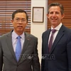 Vietnamese Ambassador to Australia Pham Hung Tam (L) and Senator Simon Birmingham (Photo: VNA)