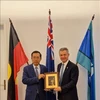 MP Matt Thistlethwaite, Assistant Minister for Immigration of Australia, and Vietnamese Ambassador Pham Hung Tam (right). (Photo: VNA)