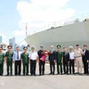 Representatives of Vietnam Navy Region 2, leaders of Ho Chi Minh City departments and agencies, the Canadian Embassy in Vietnam, the captain of the Royal Canadian Navy HMCS Montreal and crew members at Nha Rong Wharf. ( (Photo: VNA)