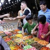 Local residents and tourist try Vietnamese and Korean foods. (Photo: VNA)