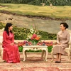 Professor Peng Liyuan, the wife of General Secretary of the Communist Party of China (CPC) Central Committee and President Xi Jinping (R) hosts tea party for the wife of General Secretary of the Communist Party of Vietnam (CPV) Central Committee and State President To Lam, Ngo Phuong Ly (Photo: VNA)