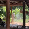 A medical official sprays Chloramine B in the house of a patient with diphtheria in Muong Lat town, Muong Lat district. (Photo: VNA)