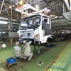 Workers assembling car parts at a plant of VEAM in Thanh Hoa province (Photo: VNA)