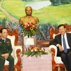 General Secretary of the Lao People's Revolutionary Party (LPRP) Central Committee and President of Laos Thongloun Sisoulith (L) receives Chairman of the General Department of Politics under the Vietnam People’s Army (VPA) Senior Lieutenant General Trinh Van Quyet. (Photo: VNA)