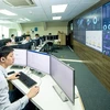 A VNPT engineer monitors systems to ensure the safety of networks serving customers. (Photo baotuyenquang.com.vn)