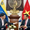 Ambassador Vu Trung My at an interview with Venevisión TV channel (Photo: The Vietnamese Embassy in Venezuela)