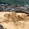 Flash floods affect National Highway 12 through Muong Pon commune, Dien Bien district in Dien Bien province (Photo: VNA)