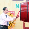 Chairman of the National Assembly Tran Thanh Man beats the drum to mark the start of the 2024-2025 academic year. (Photo: VNA)