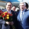 NA Chairman Tran Thanh Man is welcomed at the Vnukovo International Airport. (Photo: VNA)