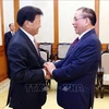 Lao Party General Secretary and President Thongloun Sisoulith visits former General Secretary of the Communist Party of Vietnam Nong Duc Manh in Hanoi on the afternoon of September 10. (Photo: VNA)