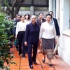 Naly Sisoulith, the spouse of General Secretary of the Lao People's Revolutionary Party Central Committee and President of Laos Thongloun Sisoulith visits Ngo Thi Man, the widow of late General Secretary of the Communist Party of Vietnam Central Committee Nguyen Phu Trong. (Photo: VNA)