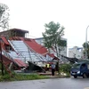 A production factory has its roof blown off in Hung Yen (Photo: VNA)