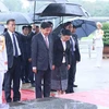 General Secretary of the Lao People’s Revolutionary Party and President of Laos Thongloun Sisoulith, his spouse and the high-ranking Lao delegation pay tribute to President Ho Chi Minh at the late leader's mausoleum in Hanoi on September 11. (Photo: VNA)