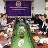 At the courtesy call by a delegation of the Vietnam Journalists Association to to Lao Deputy Minister of Information, Culture and Tourism Vansy Kuamua. (Photo: VNA)