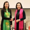 Pham Thi Ngoc Lan, the first Vietnamese-origin lawmaker in the New Zealand Parliament (L) meets with NA Vice Chairwoman Nguyen Thi Thanh in Wellington, New Zealand. (Photo: VNA)